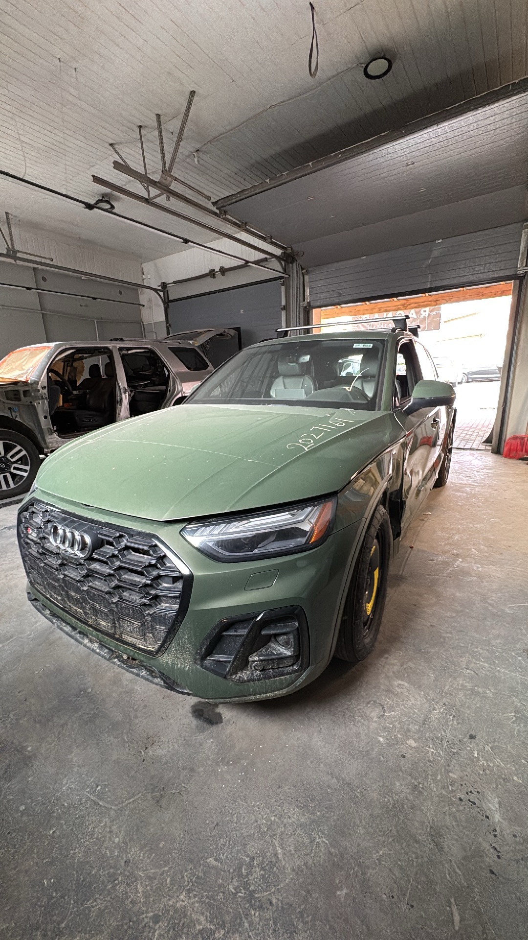 Uszkodzone Audi przed naprawą w warsztacie Ragnar Automotive